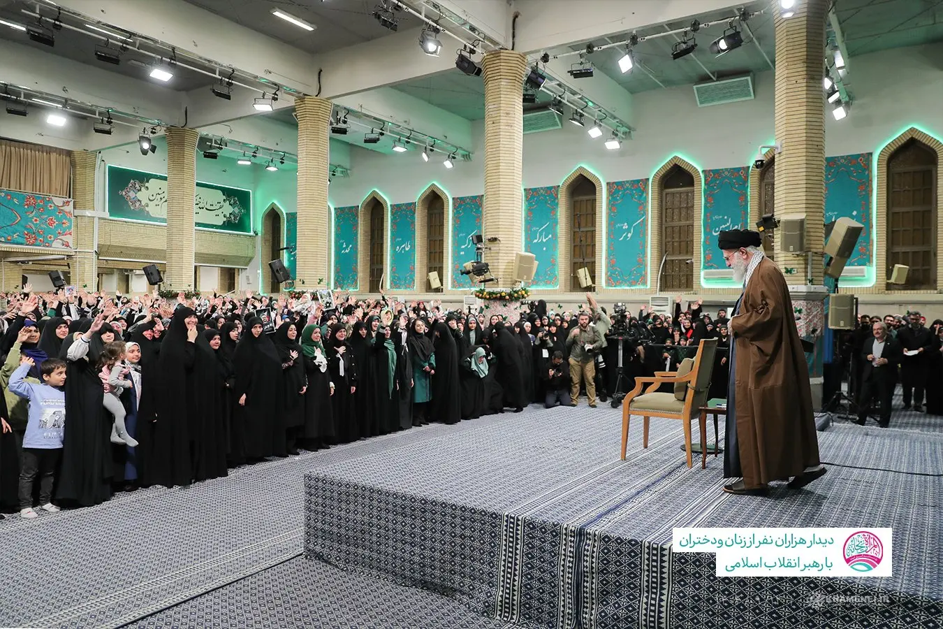 دیدار هزاران نفر از زنان و دختران با رهبر انقلاب