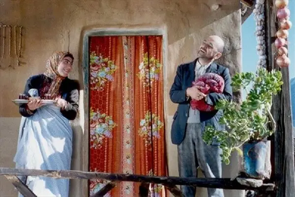 پخش فیلم سینمایی «اینجا چراغی روشن است» از شبکه نمایش