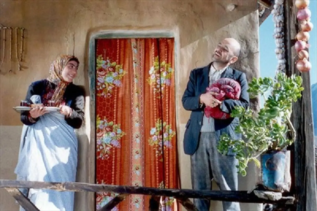 پخش فیلم سینمایی «اینجا چراغی روشن است» از شبکه نمایش