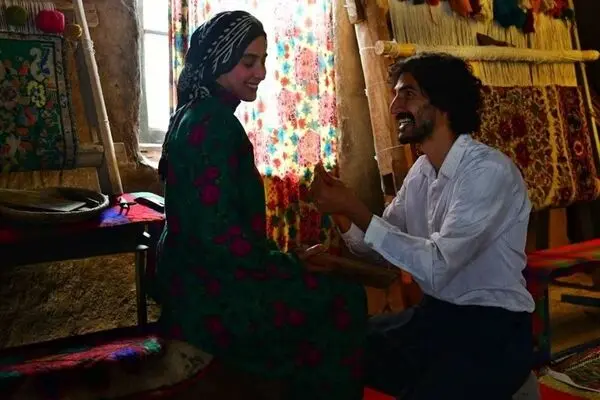 «اتاقک گلی»؛ تار جنگ و پود عشق
