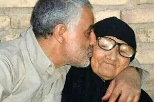 
فیلم: وقتی «حاج قاسم» کف پای مادرش را می‌بوسید
