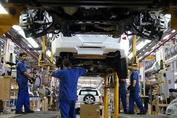 سرانه کارکنان خودروسازان ایرانی ۳ برابر دنیا