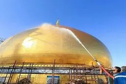 شستشوی گنبد حرمین عسگریین(ع) در سالروز میلاد امام هادی(ع)