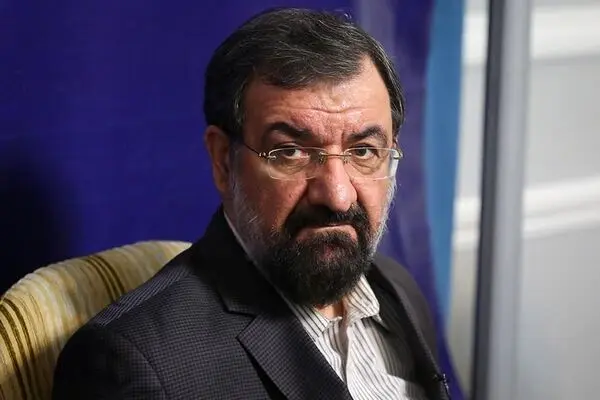 
محسن رضایی: شهید سلیمانی را چراغ راهنمای جوانان قرار دهیم
