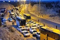 ترافیک سنگین در مسیرهای ایلام و مهران؛ بیش از ۶۰ درصد زائران مرز مهران را انتخاب کردند