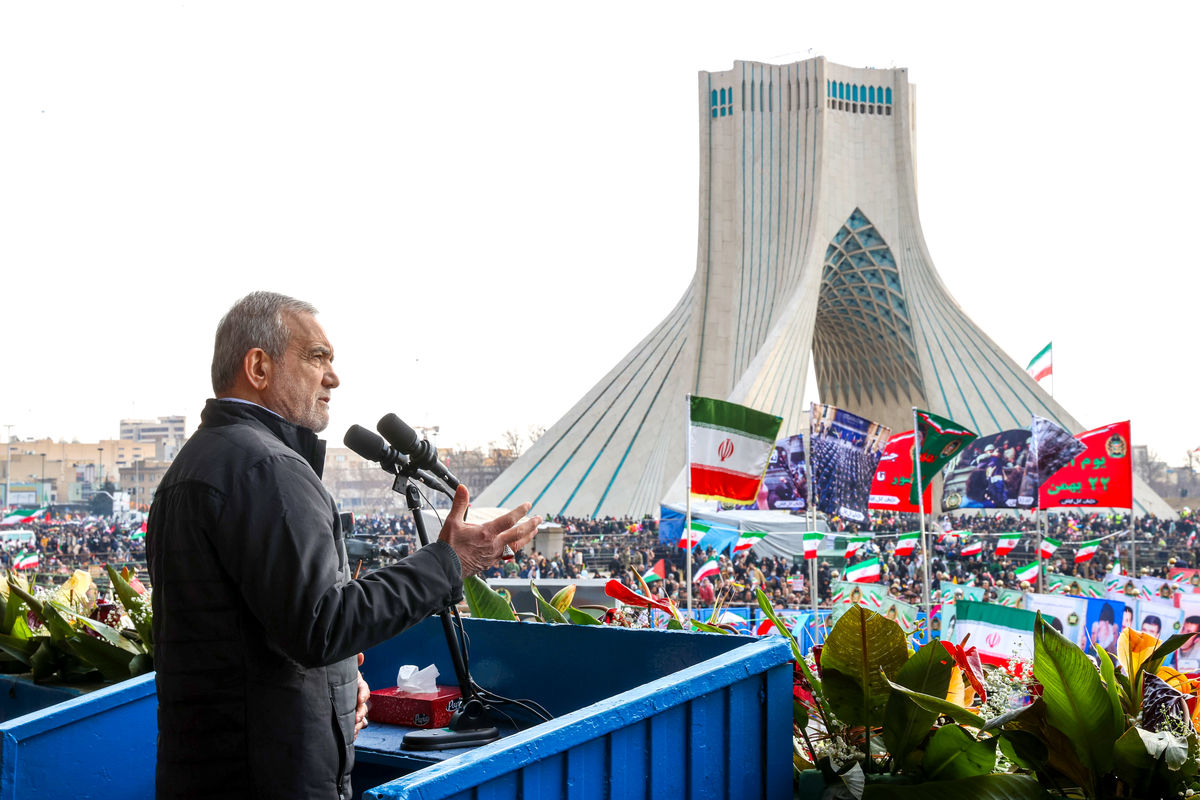  در تلاشند تا به نخبگان ما اینگونه القا کنند که ایران جای ماندن نیست