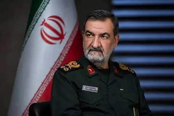 محسن رضایی: تنگه هرمز با تهدید یا فشار باز نخواهد شد