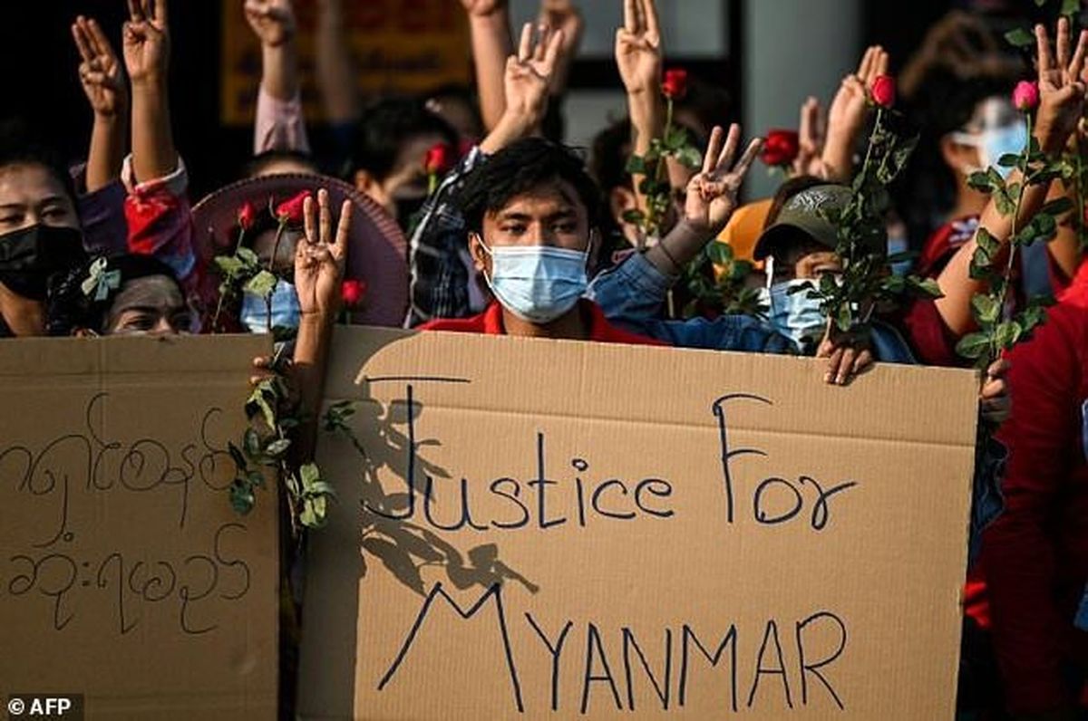 
راهپیمایی هزاران نفری در میانمار علیه کودتای نظامی
