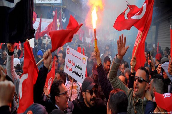 مخالفان تونس تظاهرات کردند