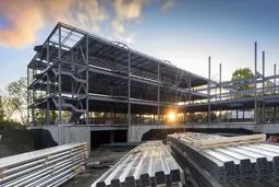 مقایسه اسکلت فلزی و اسکلت بتنی برای ساخت ساختمان و سوله