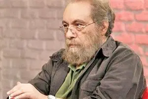 فراستی: «قهرمان» از نمای اول تا آخر گدایی جایزه است