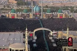 آیت‌الله جوادی‌آملی بر پیکر رهبر شهید در مسجد جمکران اقامه نماز کرد