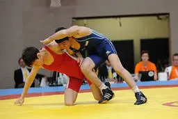 روز نخست کشتی آزاد قهرمانی جوانان کشور در اصفهان با معرفی قهرمانان چهار وزن نخست به پایان رسید