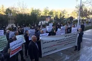 رفتار دوگانه با مردم