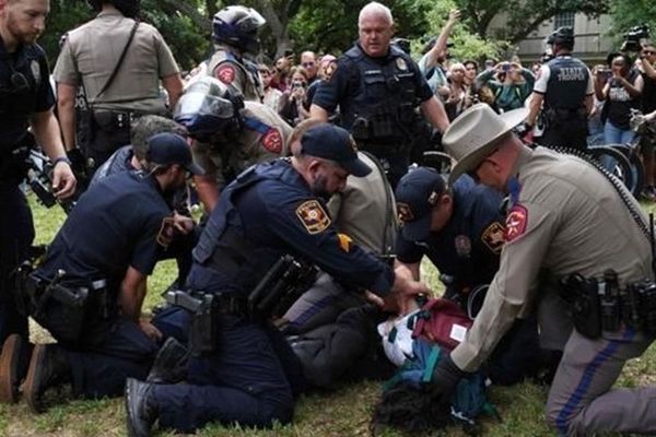 واشنگتن‌پست از بازداشت حداقل ۹۰۰ نفر در جریان اعتراضات دانشجویی در آمریکا خبر داد