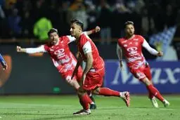 پرسپولیس ملوان را برد و صدرنشین شد