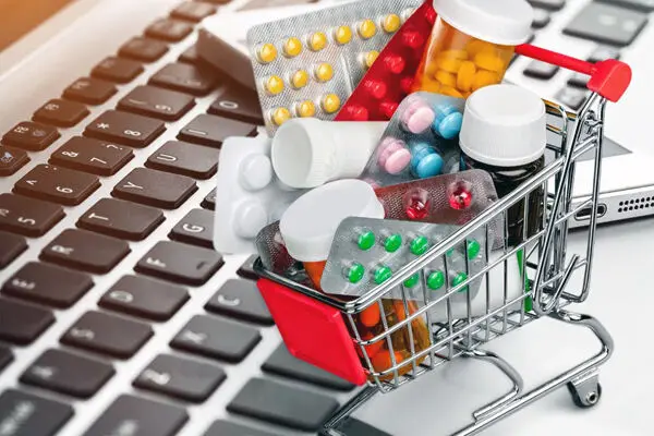 نسخه فروش اینترنتی دارو پیچیده شد