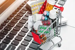 نسخه فروش اینترنتی دارو پیچیده شد
