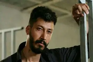 بهرام افشاری «خانه خاکستری» خود را ساخت