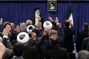 ملت با جهت‌گیری‌های گوناگون سیاسی و وزن متفاوت مذهبی پای ایران عزیز ایستاد