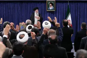 ملت با جهت‌گیری‌های گوناگون سیاسی و وزن متفاوت مذهبی پای ایران عزیز ایستاد