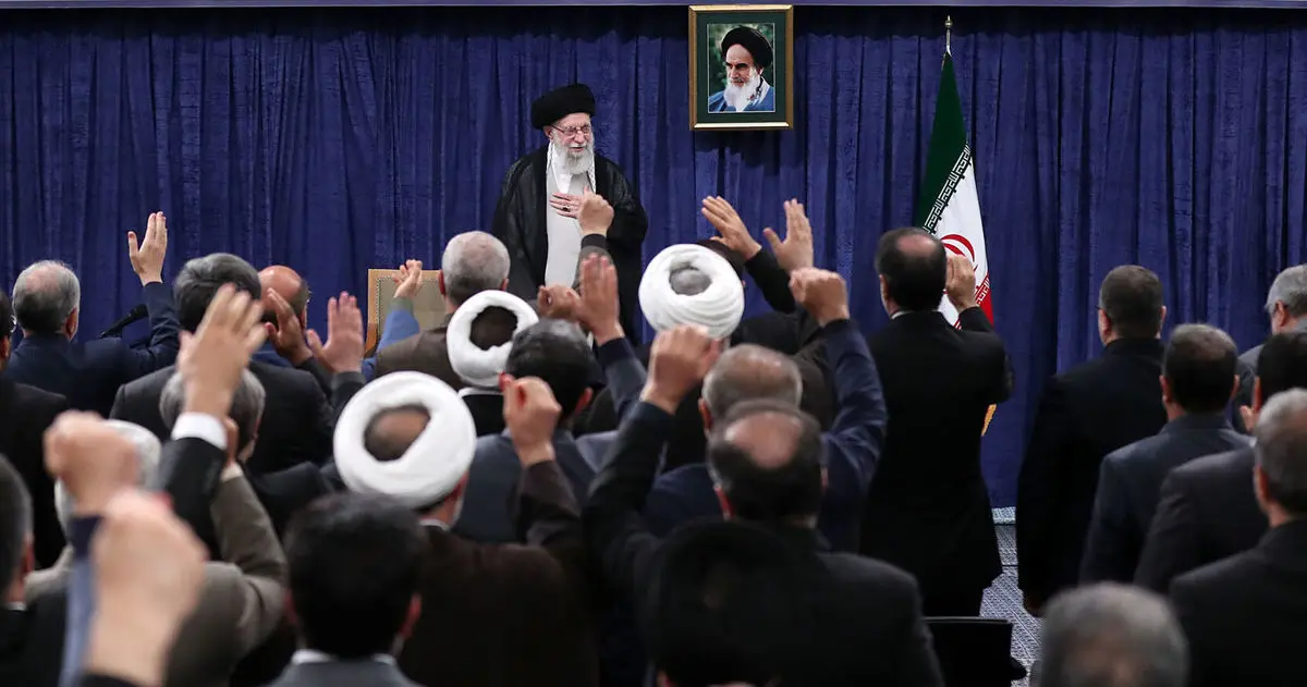 ملت با جهت‌گیری‌های گوناگون سیاسی و وزن متفاوت مذهبی پای ایران عزیز ایستاد