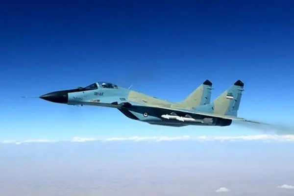 پرواز روتین جنگنده میگ ۲۹ در آسمان تهران+فیلم