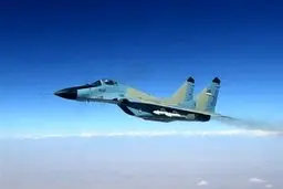 پرواز روتین جنگنده میگ ۲۹ در آسمان تهران+فیلم