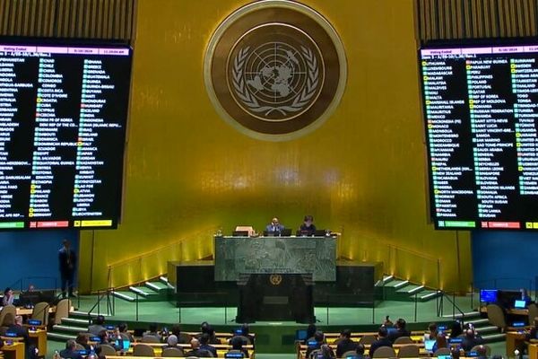 مجمع عمومی سازمان ملل به پیشنهاد عضویت کامل فلسطین در سازمان ملل رای مثبت داد 
