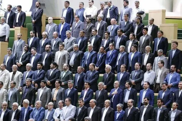 خروج دسته‌جمعی از قانون مدیریت خدمات کشوری