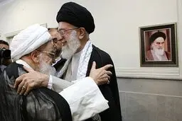 استقلال سه نبش