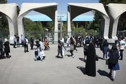 تصمیم‌گیری درباره ادامه فعالیت اساتید مدعو یا قطع همکاری با آنها سیاسی نیست