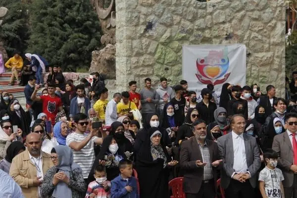 چند افغانستانی در ایران زندگی می‌کنند؟
