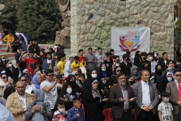 چند افغانستانی در ایران زندگی می‌کنند؟