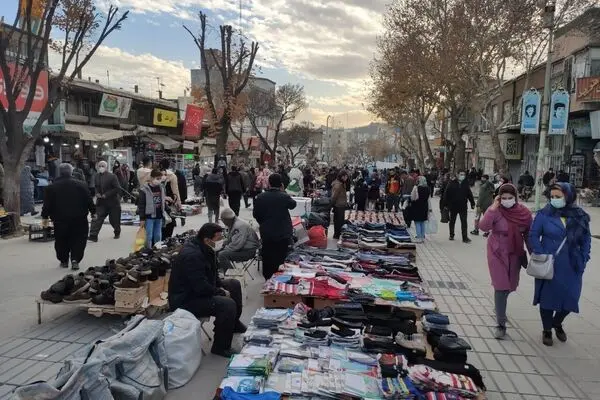  اجاره دادن پیاده‌روها به دستفروشان
