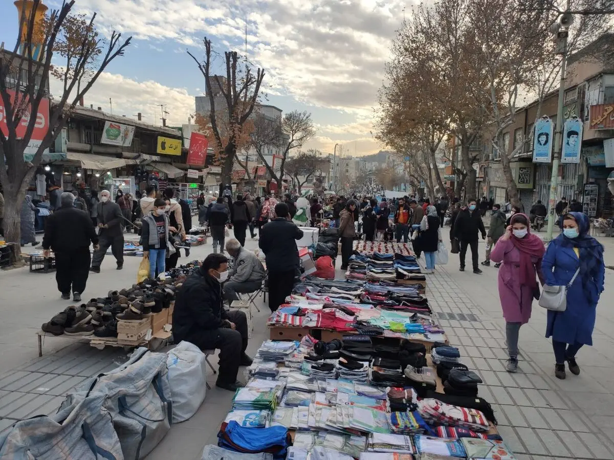  اجاره دادن پیاده‌روها به دستفروشان