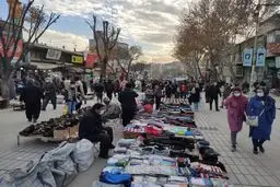  اجاره دادن پیاده‌روها به دستفروشان