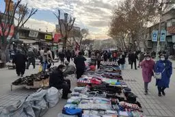  اجاره دادن پیاده‌روها به دستفروشان