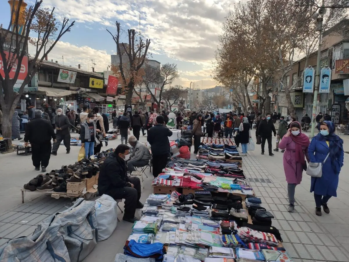  اجاره دادن پیاده‌روها به دستفروشان