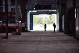 قطار کارخانه‌های خلع ید شده در ریل وارونه