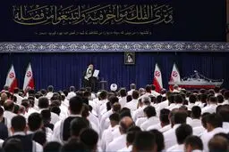 رهبر انقلاب: انقلاب اسلامی دریانوردی ایران را از تعطیلی درآورد