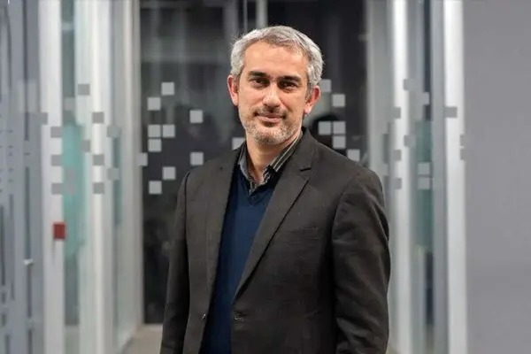 سوابق مدنی‌زاده در یک نگاه