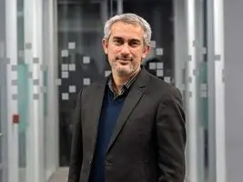 سوابق مدنی‌زاده در یک نگاه