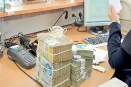 هر بانک‌ چقدر به خودش وام داده است؟