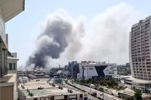 آتش‌سوزی انبار یک مجتمع تجاری در منطقه آزاد انزلی+فیلم