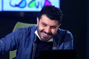 
فیلم: کنایه مجری به مجوز سفر به مناطق زرد و آبی
