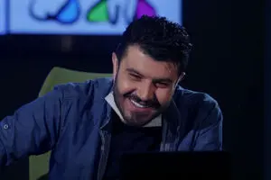 
فیلم: کنایه مجری به مجوز سفر به مناطق زرد و آبی
