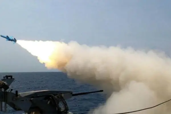 مرحله دوم رزمایش نیروی دریایی سپاه؛ بازتاب جهانی برد بلند و دقت موشک‌های ایران