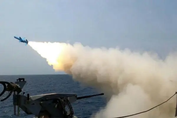 مرحله دوم رزمایش نیروی دریایی سپاه؛ بازتاب جهانی برد بلند و دقت موشک‌های ایران