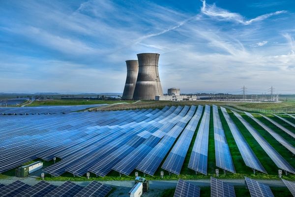 هسته‌ای یا خورشیدی؛ ناترازی انرژی چطور باید حل شود؟
